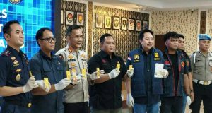 Dua WNA China Ditangkap Polisi Manado dan Gagalkan 16 Kg Emas Ilegal