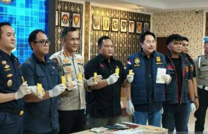 Dua WNA China Ditangkap Polisi Manado dan Gagalkan 16 Kg Emas Ilegal