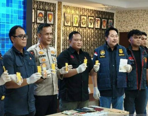 Dua WNA China Ditangkap Polisi Manado dan Gagalkan 16 Kg Emas Ilegal
