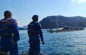 Polisi Berhasil Selamatkan 13 Wisatawan yang Tenggelam di Perairan Labuan Bajo