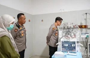 Kapolres Jenguk Bayi yang Ditemukan di Kalibaru, Pastikan Perawatan dan Masa Depannya Terlindungi