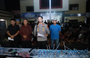 Polisi Gerebek Kampung Rawan Narkoba di Makassar, Amankan 104 Orang