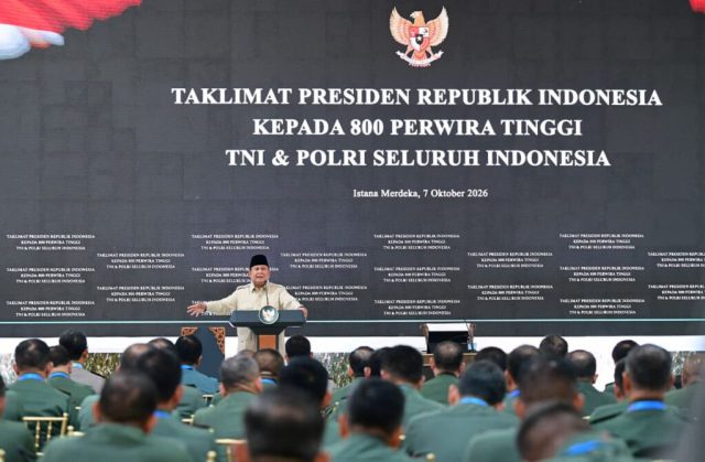Presiden-Prabowo-Sampaikan-Taklimat-kepada-800-Perwira-Tinggi-TNI-Polri-1024x670