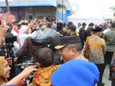 Kapolda Sumut Gendong Anak Antusias Bertemu Presiden Jokowi
