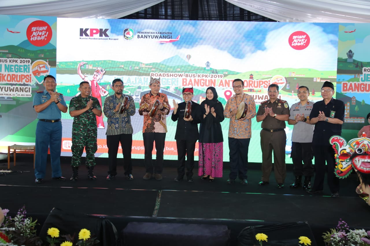 230719 Komandan Lanal Banyuwangi Hadiri Roadshow Bus KPK 2019 -2