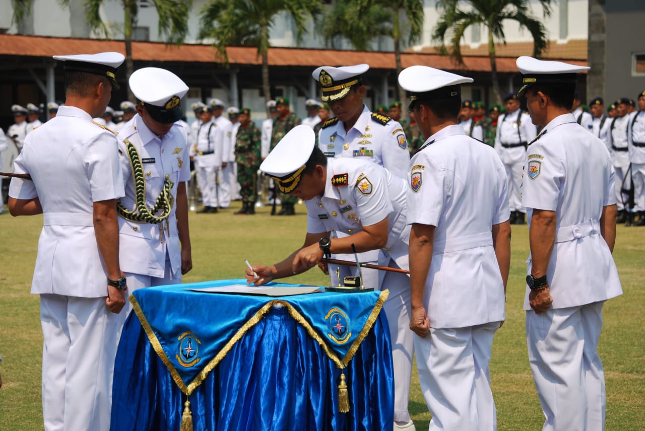 250919 Komandan Lantamal V Pimpin Sertijab Komandan Lanal Malang -3