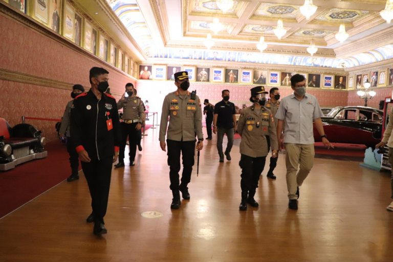 Kapusjarah Mabes Polri Kunjungi Galeri Polri di Museum Angkut Batu