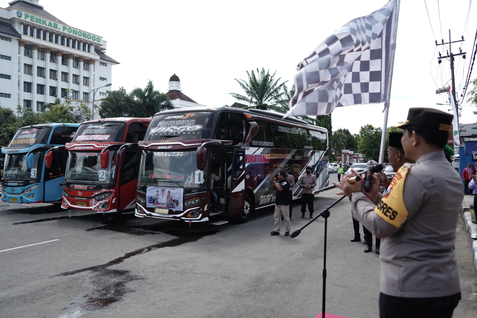 Apresiasi Pemudik di Ponorogo Merasa Terbantu Dengan Angkutan Gratis dari Jajaran Polda Jatim
