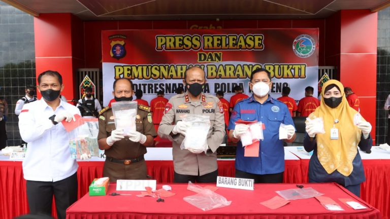 Masiv Berantas Narkoba, Polda Kalteng Musnahkan 2 Kg Sabu Dengan 12 Tersangka
