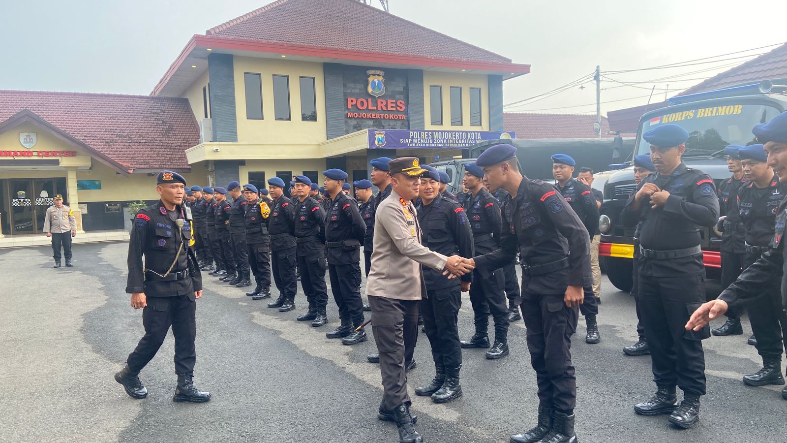 Melepas Kepulangan BKO Brimob, Kapolresta Mojokerto: “Terima Kasih, Salam Hormat Untuk Brimob Polda Jatim”