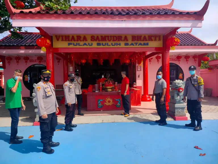 Polsek Bulang Laksanakaan Pengamanan di Vihara Saat Perayaan Tahun Baru Imlek
