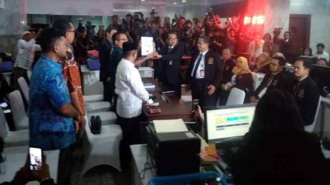 5ce81331b1302-kuasa-hukum-prabowo-sandi-mengajukan-gugatan-sengketa-pilpres-2019-di-mk_665_374