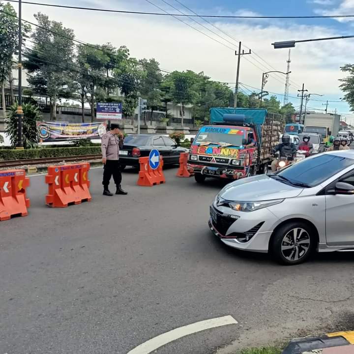Polres Madiun Kota Pasang Separator, Cegah Kemacetan Arus Mudik Lebaran