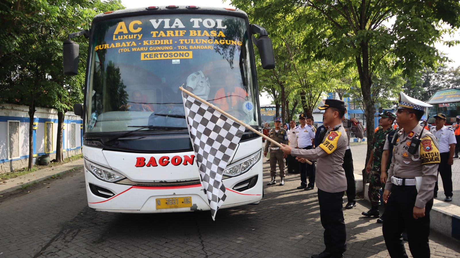 Polres Tulungagung Berangkatkan 5 Bus Balik Mudik Gratis Tujuan Surabaya