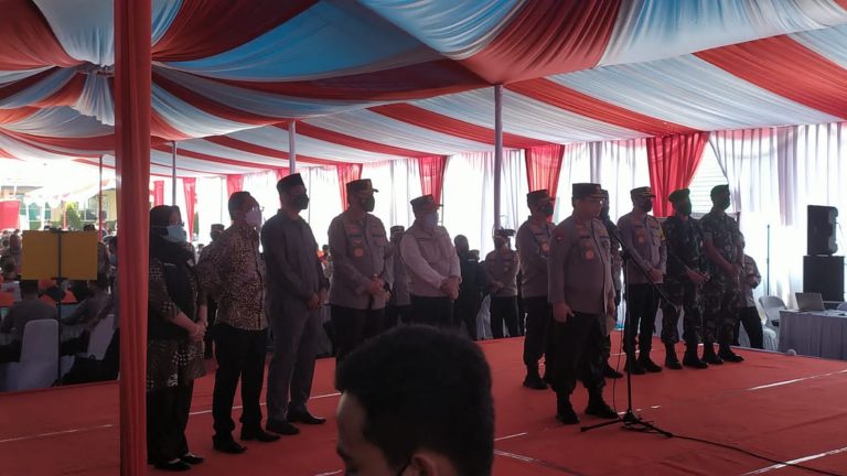 Wakapolri Didampingi Kapolda Jabar dan Kapolres Sukabumi Kota Gelar Monitoring Vaksinasi Serentak di Sukabumi