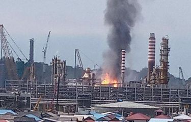 Kilang PT Pertamina Area RU V Pertamina Balikpapan, Kalimantan Timur, Terbakar.