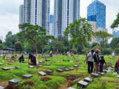 TPU Menteng Pulo Masih Dipadati Peziarah