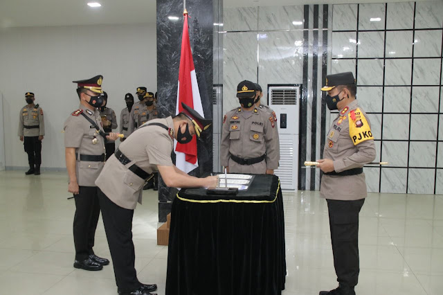 Kapolda Kalbar Pimpin Upacara Serah Terima Jabatan di Lingkungan Polda Kalbar