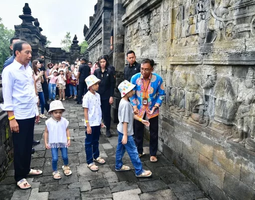 Jokowi dan Keluarga Berlibur ke Candi Borobudur