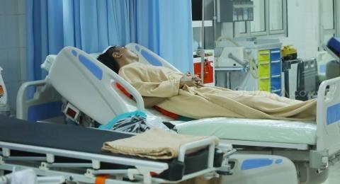 MENJADIKAN FOTO ORANG SAKIT SEBAGAI STATUS DI MEDSOS