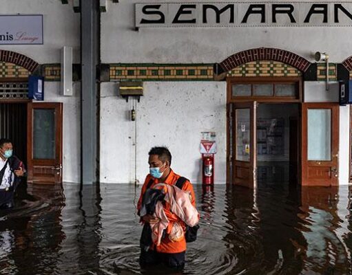 Akibat Hujan Sejak Rabu Malam Kota Semarang dilanda Banjir dan Longsor
