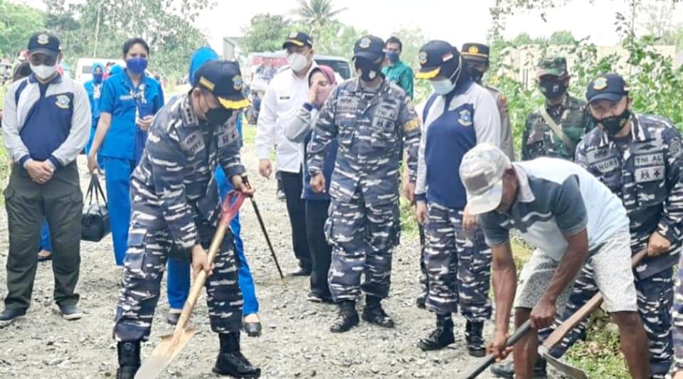 TNI AL LANAL Banjarmasin Gelar Bhakti Sosial di Desa Tabanio
