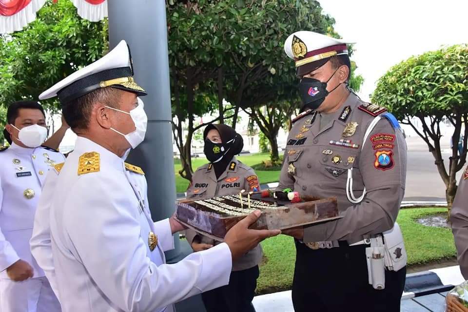 Serbu Mako Koarmada II, Kapolres KP3 Tanjung Perak Berikan Surprise HUT TNI KE-76