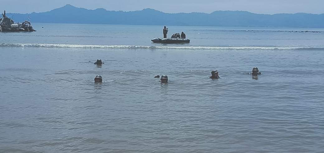 Hari Kedua Uji Terampil P1/P2 di Lanal Melonguane Dilaksanakan Penilaian Menembak, Renang Militer Dan Peran Kebakaran