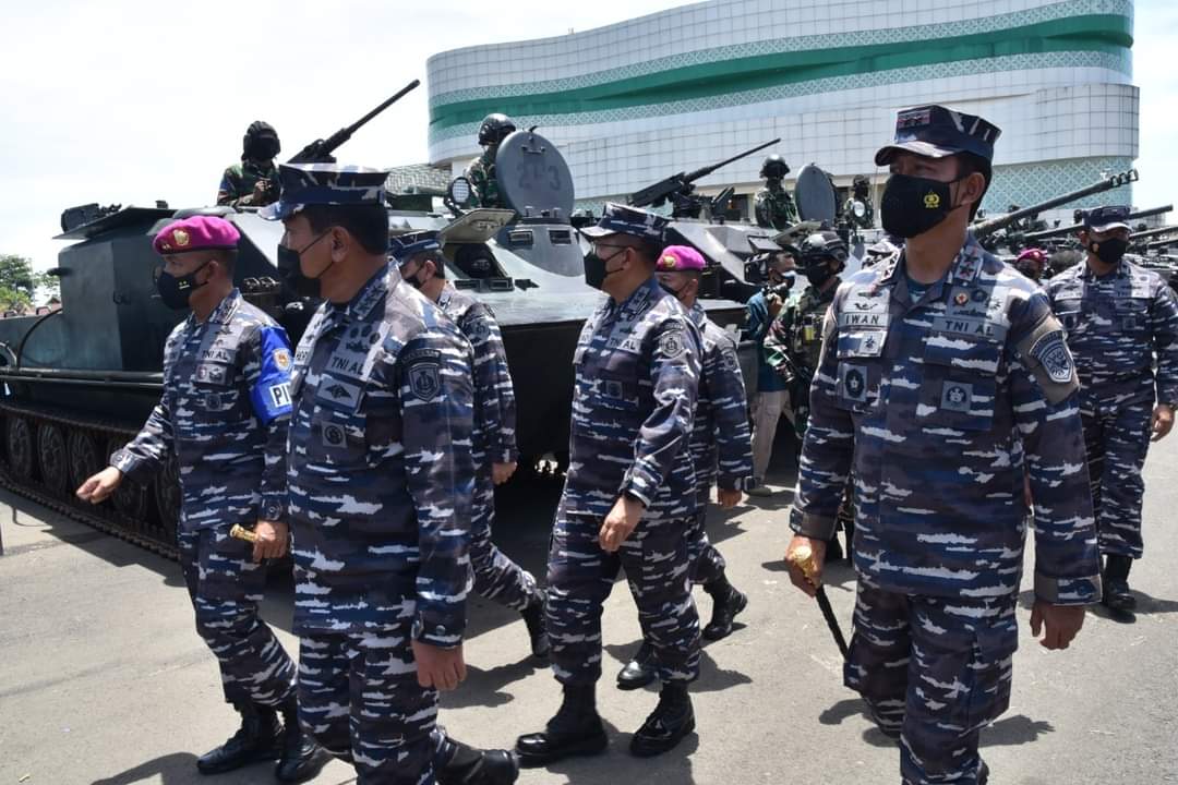 Wakasal Didampingi Pangkoarmada II Tinjau Pelaksanaan Latopsupra Marinir 2021