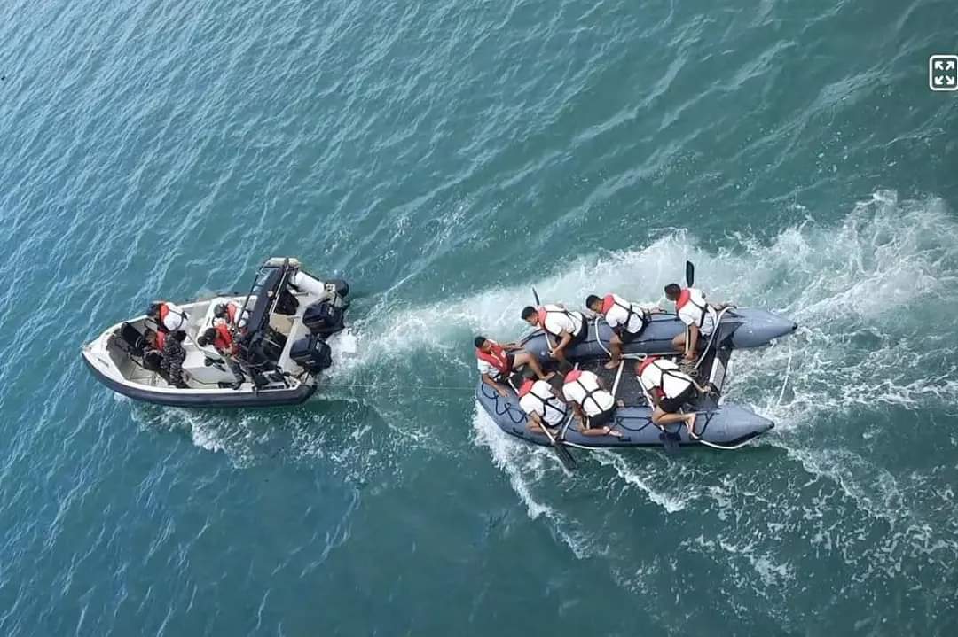 Keren, Semarakan Hari Armada RI KRI REM-331 Gelar Lomba Dayung di Batas Laut INlndonesia-Malaysia