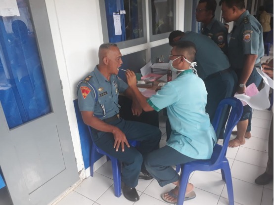 Prajurit dan PNS Lanal Cilacap Jalani Uji Pemeriksaan Kesehatan