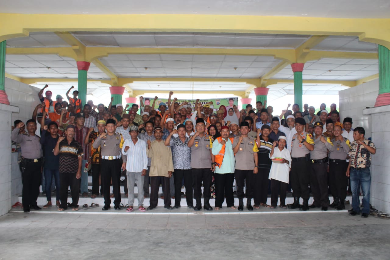 Jumat Barokah, Kapolres Asahan Makan Bersama dengan Ratusan Penarik Betor, Petugas Parkir, Bilal Mayit dan Penggali Kubur