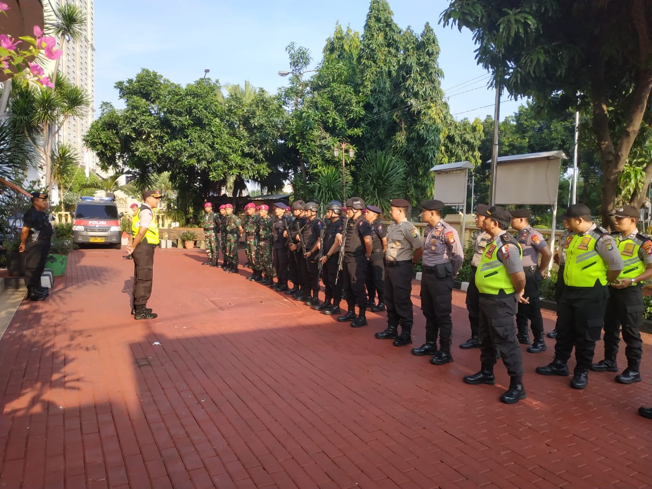 Kapolsek Tanjung Duren Pimpin Apel Kesiapan dan Patroli Gabungan TNI-Polri