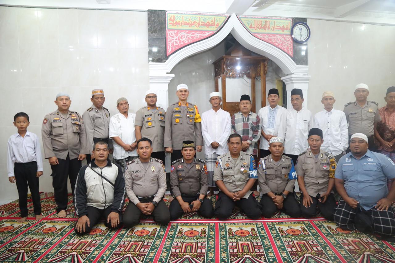 Kapolrestabes Medan Sampaikan Pesan Kamtibmas Usai Sholat Subuh Berjamaah di Masjid Al Mujtahidin