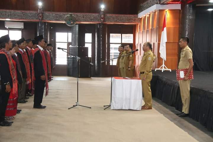 Bupati Taput Nikson Nababan Lantik 970 BPD, Bupati : “Anggota BPD juga harus menjadi pemersatu ditengah-tengah masyarakat”