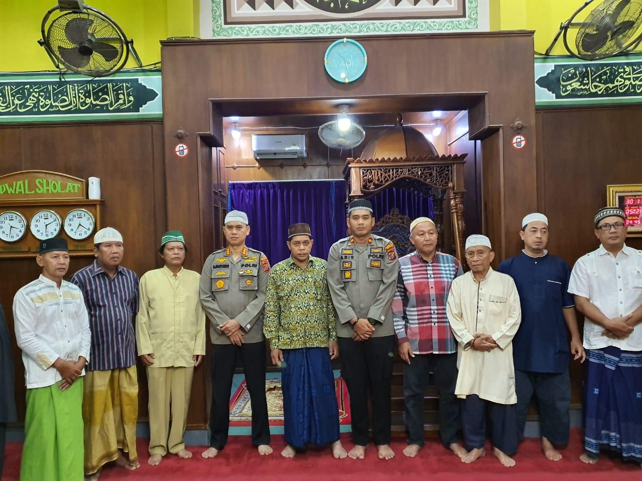 Kapolrestabes Medan Sholat Subuh Berjamaah di Masjid Ar Rahman Medan