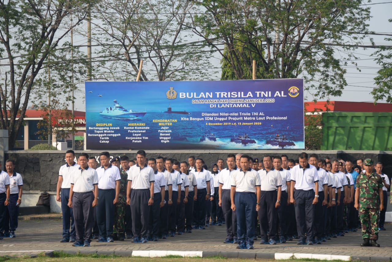 Aslog Danlantamal V Ambil Apel Pagi Olahraga di Bulan Trisila TNI AL