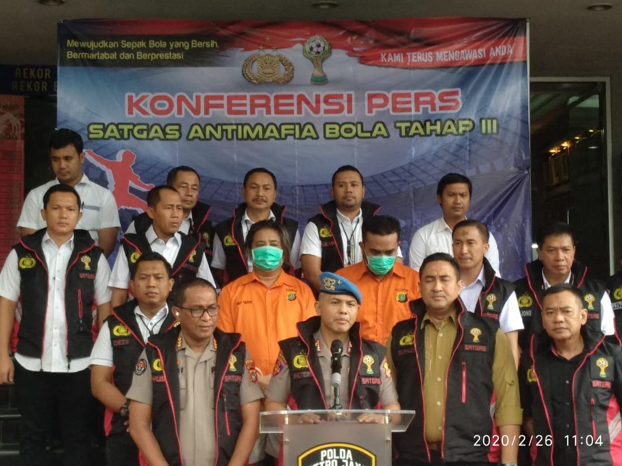 Konferensi Pers, Karoprovos Divpropam Polda Metro Jaya Hadirkan Tersangka Suap Pertandingan Sepak Bola