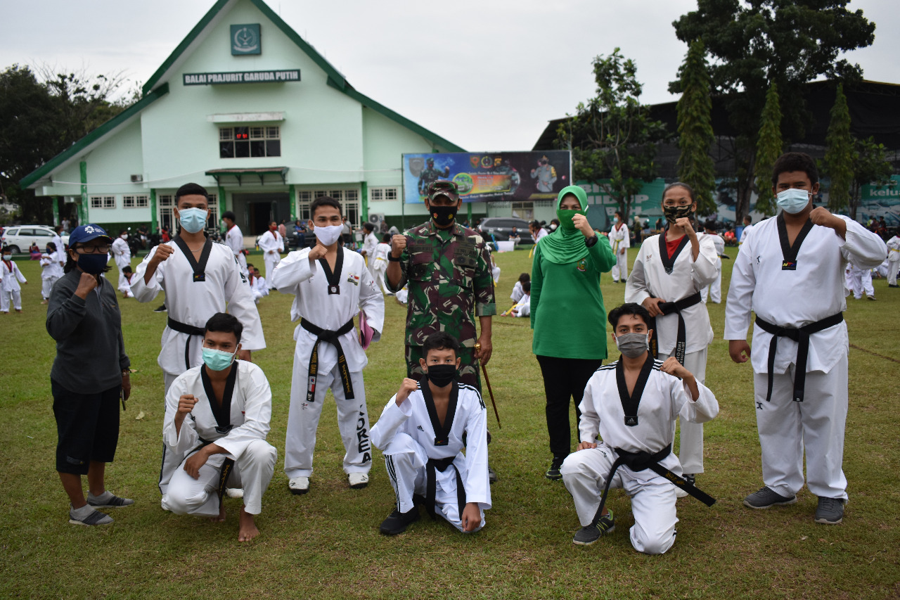 Danrem 042/Gapu Lepas Kontingen Taekwondo Garuda Putih Ikuti Kejuaraan Cadet Championship Piala Dispora Provinsi Jambi