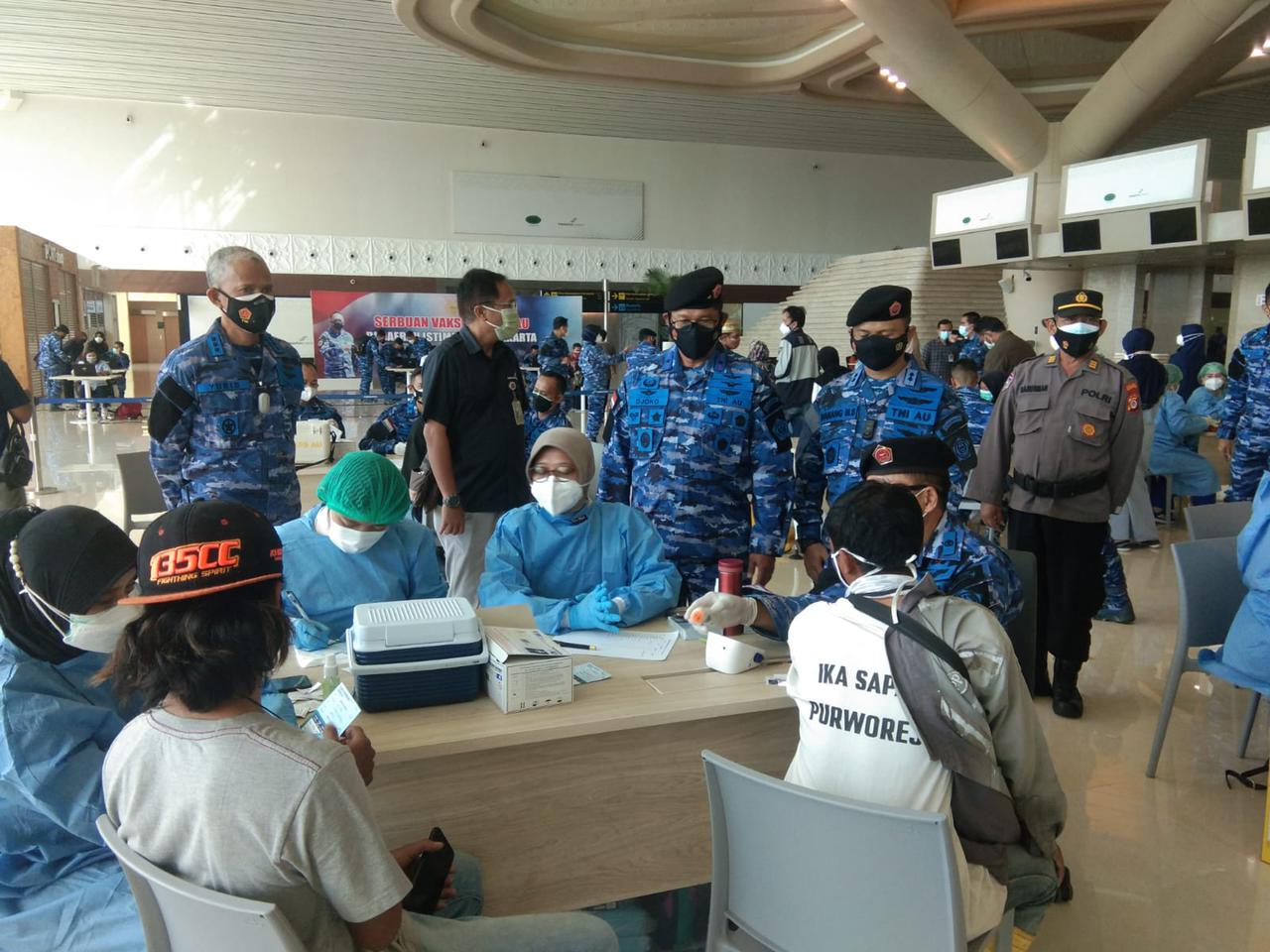 Percepat Herd Immunity, *TNI AU Laksanakan Vaksinasi di Lapter Gading dan Bandara YIA