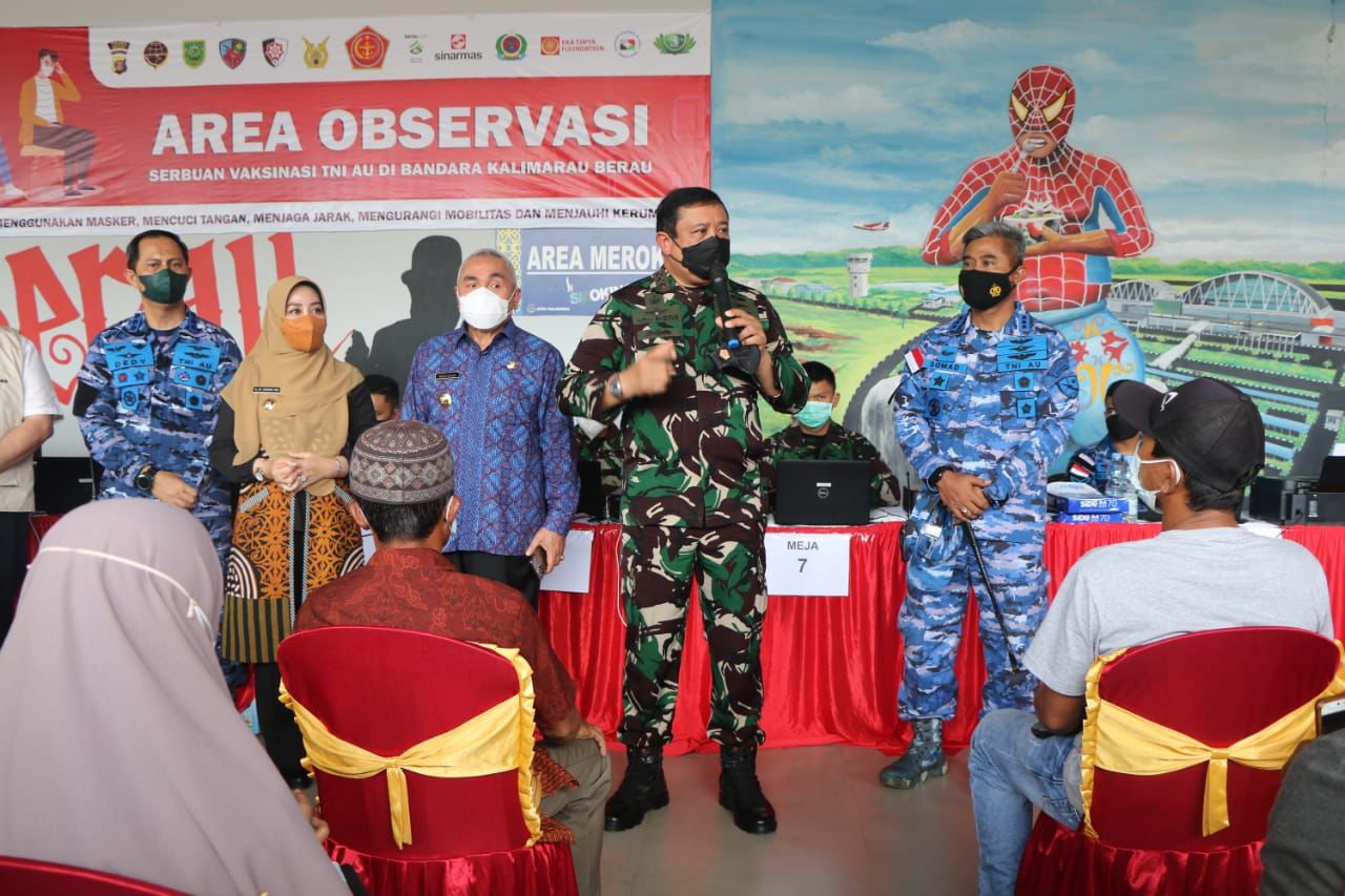 Panglima TNI Apresiasi Serbuan Vaksinasi TNI AU di Kaltim
