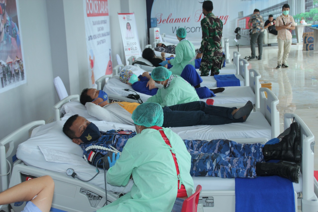 Gandeng RS Sentra Medika Minahasa Utara, Lanud Sam Ratulangi Koordinir Donor Darah Memperingati HUT TNI Ke-76
