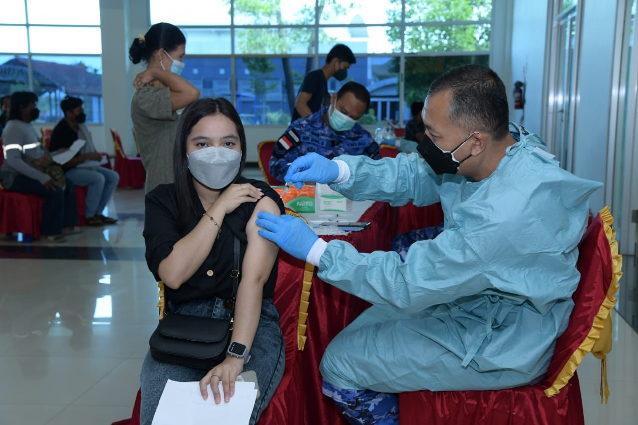 Pelayanan Maksimal Nakes TNI AU Bagi Warga Berau, Saat Vaksinasi Tahap II Di Bandara Kalimarau