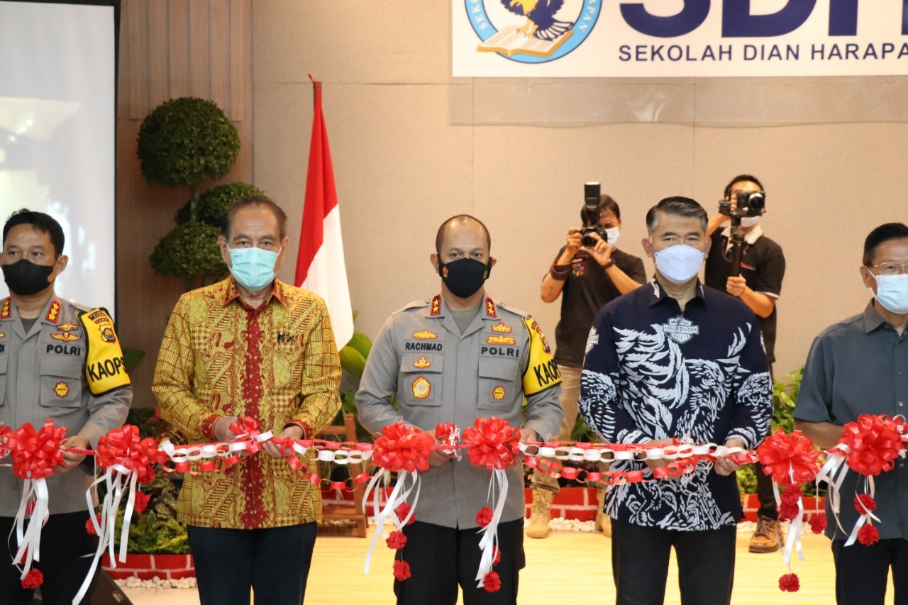 Kapolda Jambi Hadiri Peresmian Sekolah Dian Harapan ( SDH )