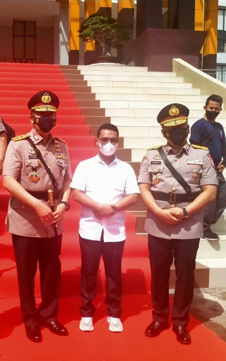 Tokoh Muda Riau Amir Arifin,SH wakil Ketua KNPI Riau hadiri Acara Farawell And Wellcome Parade di Mapolda Riau