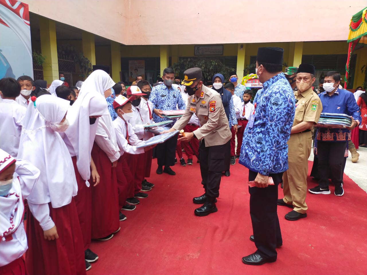 Kapolres Kuansing mengikuti Kegiatan Launching Penyuntikan Vaksinasi Covid -19 untuk Anak Usia 6-11 Tahun dan Vaksinasi Booster (Dosis III)