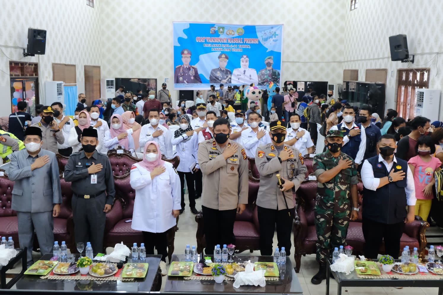 Tinjau Pelaksanaan Vaksinasi Massal di Bengkalis, Wakapolda Riau: Mari Terus Gelorakan Untuk Keselamatan Masyarakat