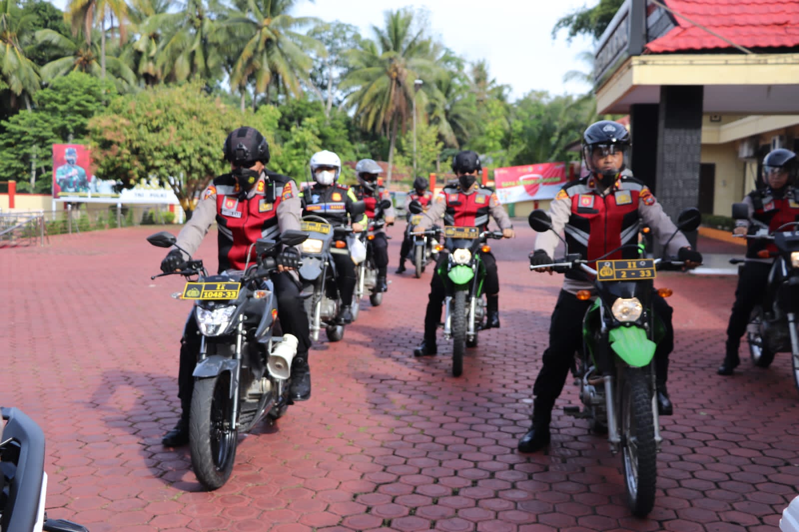 Gunakan Sepeda Motor” Kapolres Madina AKBP H.M. Reza Chairul, A.S, S.I.K, S.H, M.H Meninjau Giat Vaksin Di Daerah Pedalaman.