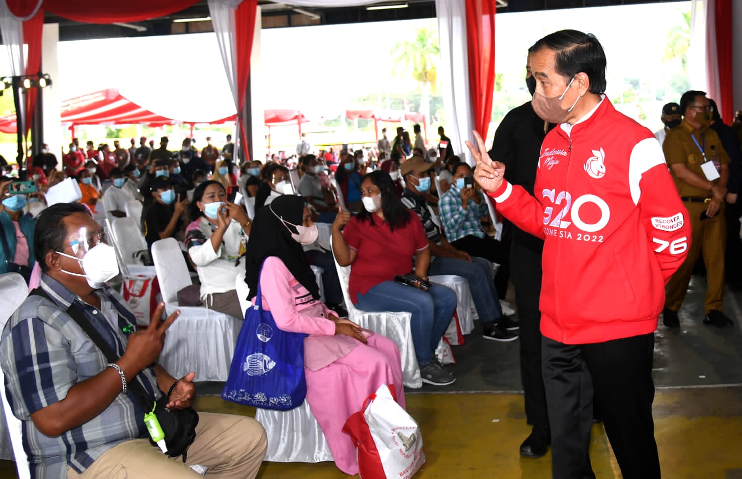 Presiden Jokowi Tinjau Program Vaksinasi di Kota Bitung