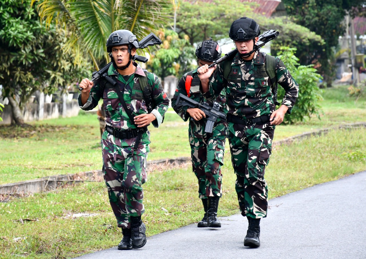 TINGKATKAN KEMAMPUAN PRAJURIT, YONKO 462 KOPASGAT LAKSANAKAN LINTAS MEDAN